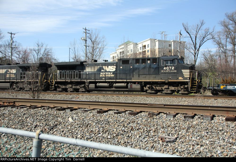 NS 4072 trails on 27P